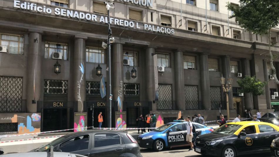 Evacuación en el edificio anexo del Senado
