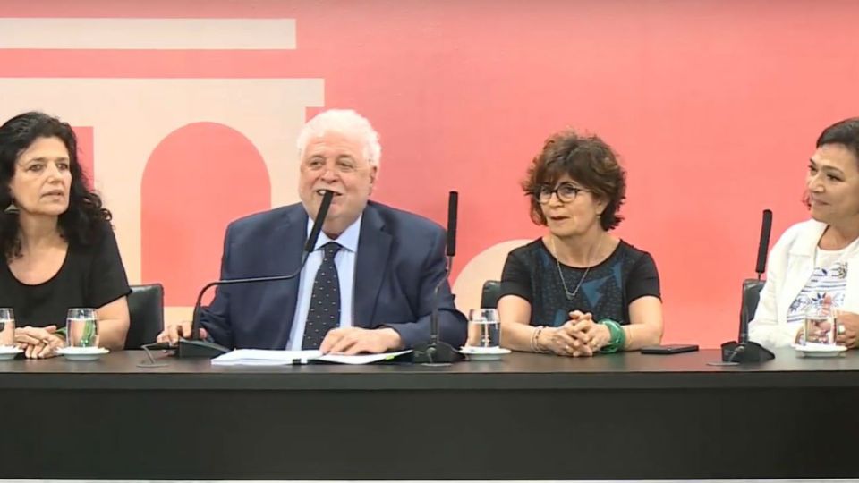 Gines Gonzáles García brindó una conferencia de prensa en Casa Rosada.