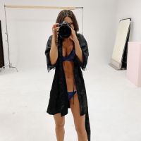 Jujuy Jiménez incendió las redes sociales jugando a ser fotógrafa en ropa interior