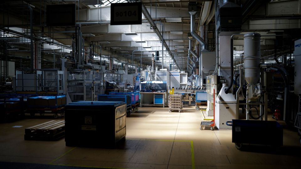 Euro-Area Economy Ends 2019 Still Struggling as Momentum Stalls