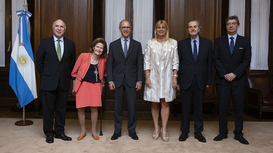 Losardo junto a la Corte Suprema.