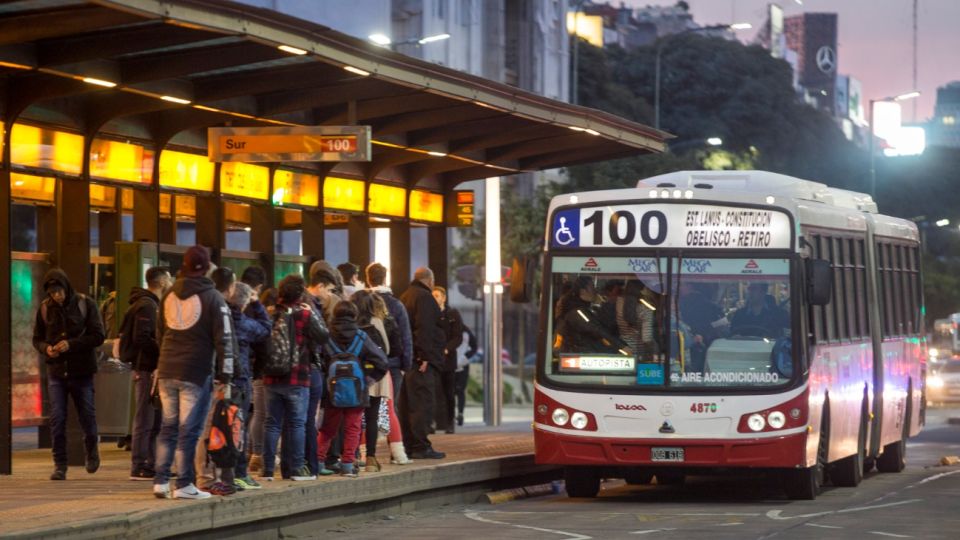 Los colectivos son el medio de transporte peor valorado por los encuestados.