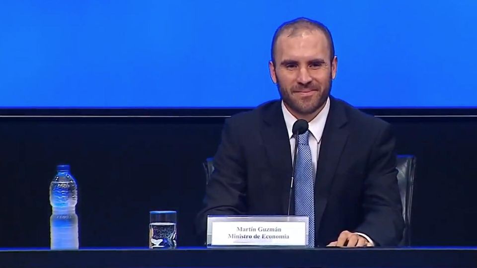 El ministro de economía en Conferencia de Prensa en el Palacio de Hacienda.
