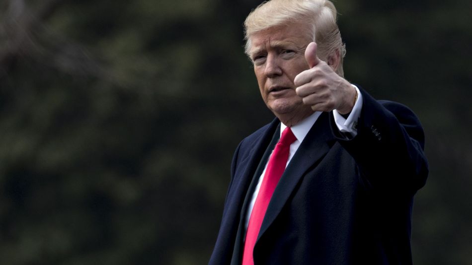 Trump Calls Sinclair `Superior' to CNN as Merger Awaits U.S. Nod