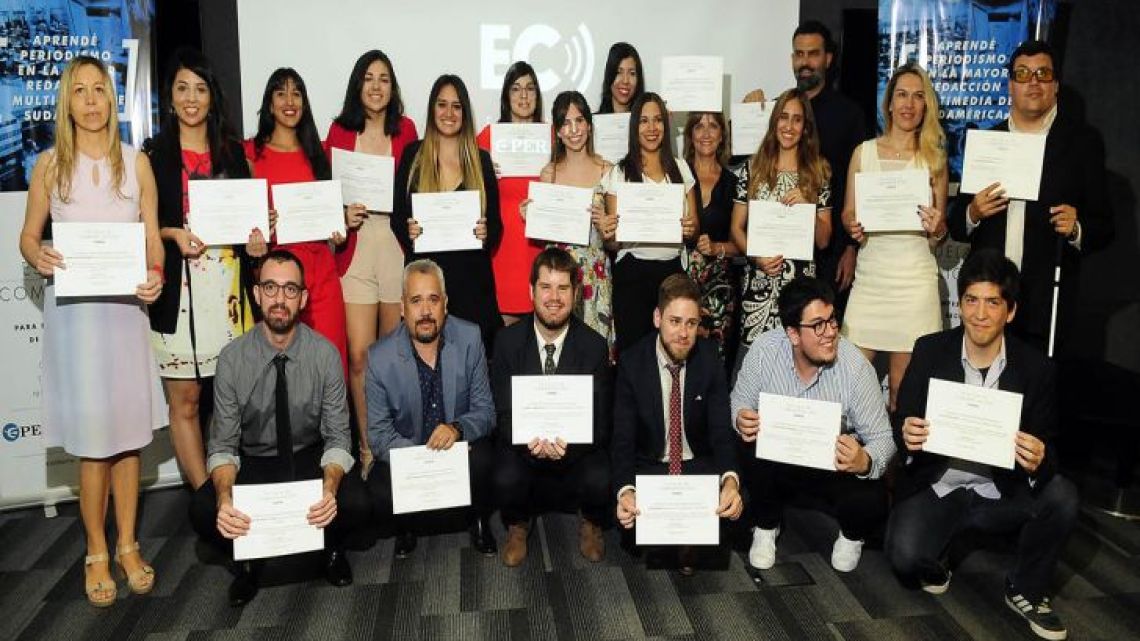 Los primeros egresados de la Escuela de Comunicación de Perfil. | Foto:Marcelo Aballay