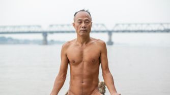 Una isla de Vietnam esconde un refugio nudista solo para hombres