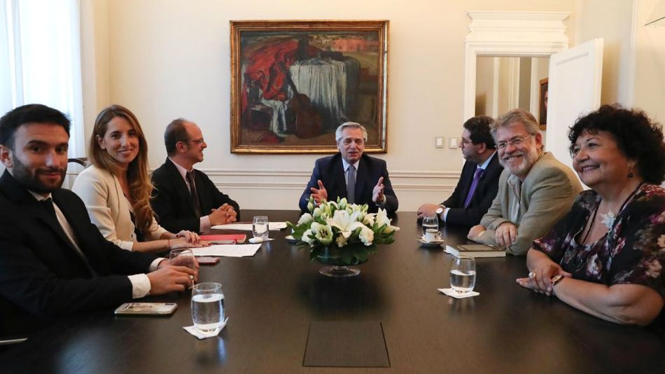 El presidente Fernández, en la primera reunión con su Consejo de Asesores.