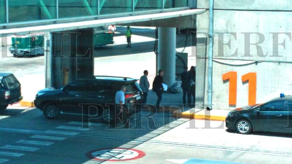 El ex presidente sale de viaje.