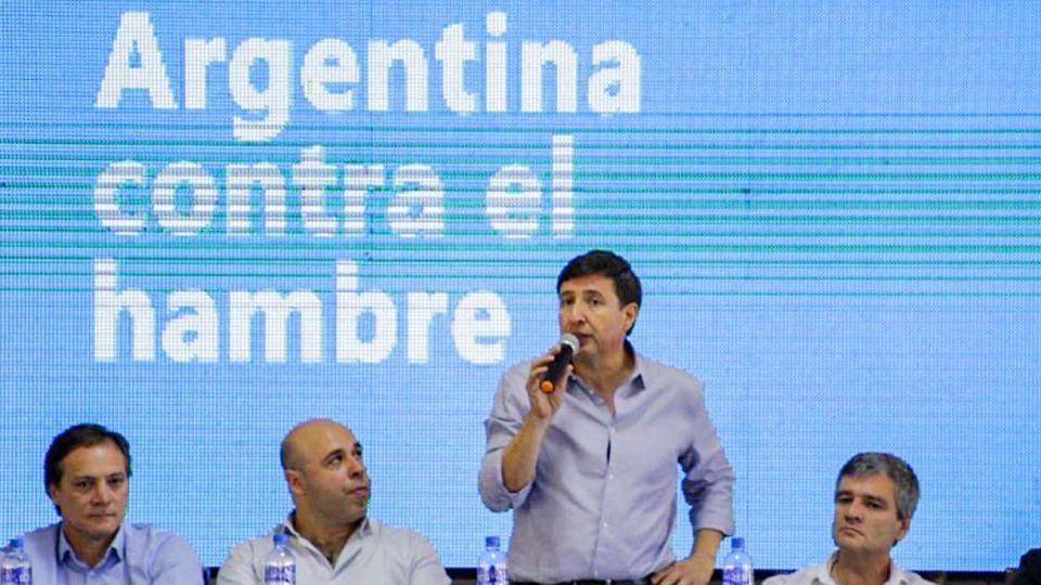 Tarjeta. Arroyo, con planes para hasta 4 millones de familias. Las medidas fueron anticipadas por PERFIL el 3 de noviembre.
