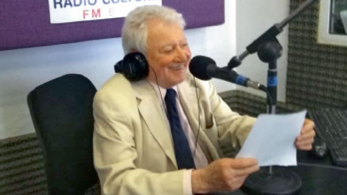Mario Mactas. En la mañana de los sábados hace cosas con palabras y edifica su propia audiencia. | Foto:Radio Cultura