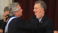 Alberto Fernández Mauricio Macri abrazo asunción