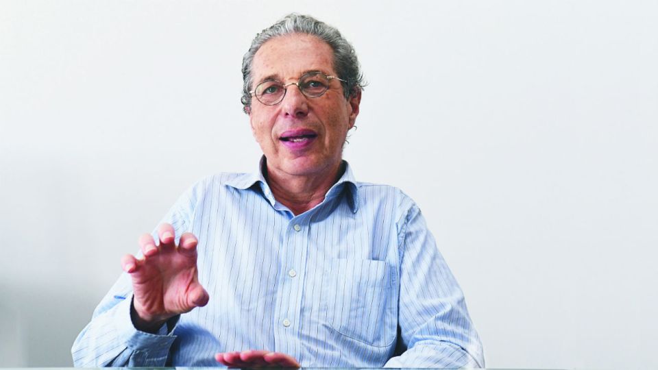 El economista da una serie de alternativas para la negociación por la deuda. Cómo influye este tema en las empresas y las familias.