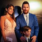 El elegante look de Messi y Antonela Roccuzzo en la celebración de los 10 años de matrimonio de Luis Suárez y Sofía Balbi