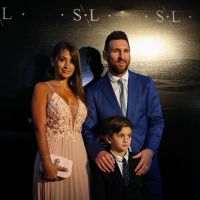 El elegante look de Messi y Antonela Roccuzzo en la celebración de los 10 años de matrimonio de Luis Suárez y Sofía Balbi