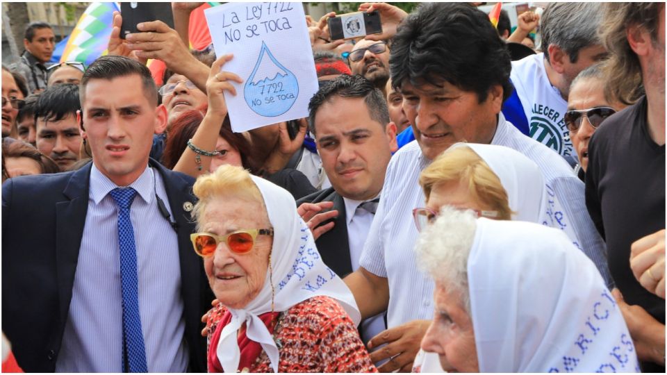 Evo Morales estuvo presente en el tradicional jueves de las Madres de Plaza de Mayo.