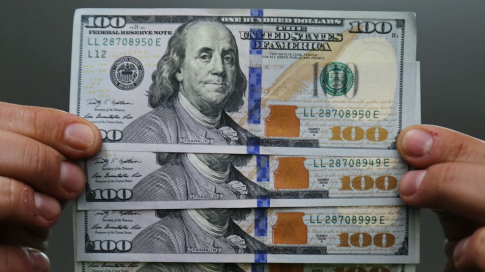 El dólar blue puede seguir su tendencia alcista tras el recargo del 30 por ciento en el "dólar ahorro".