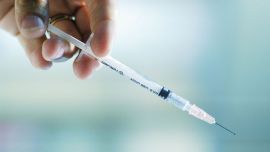 En el caso de que el viajero opte por vacunarse, deberá ser recibida por lo menos diez días antes de viajar.