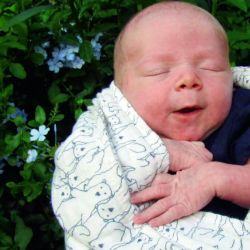 Ternura total Valeria Lynch presenta a su nieto Benicio