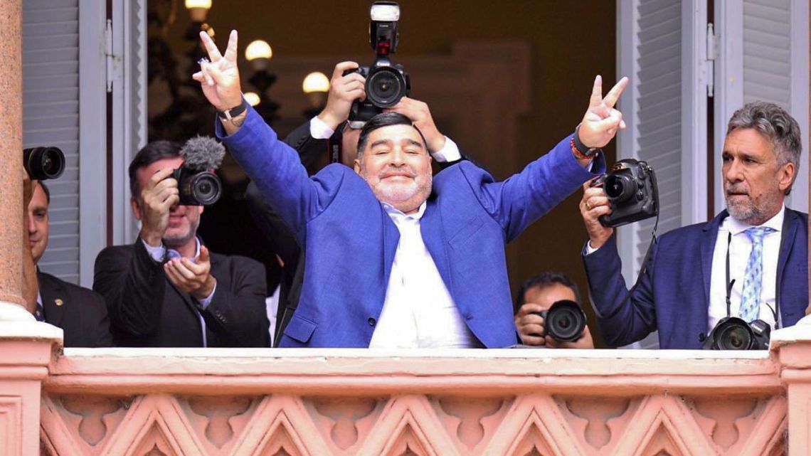 Maradona didn’t miss his chance to spark a little controversy, yelling “They are not coming back!” – a reference to Mauricio Macri’s government.