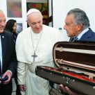 Descubrí el invaluable obsequio que le regaló el papa Francisco a Eduardo Eurnekian