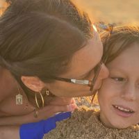 Pampita y Beltrán Vicuña en la playa