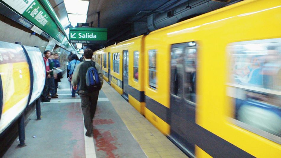 20192812_subte_cedoc_g.jpg