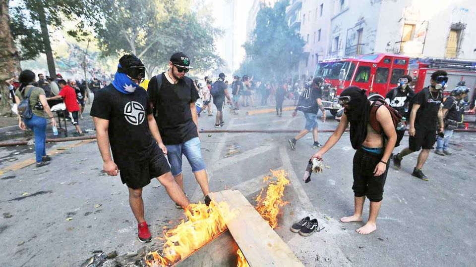 Fuego. Hubo también encapuchados y se saqueó una universidad.