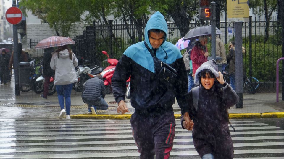 El SMN emitió un alerta por "lluvias y tormentas fuertes".