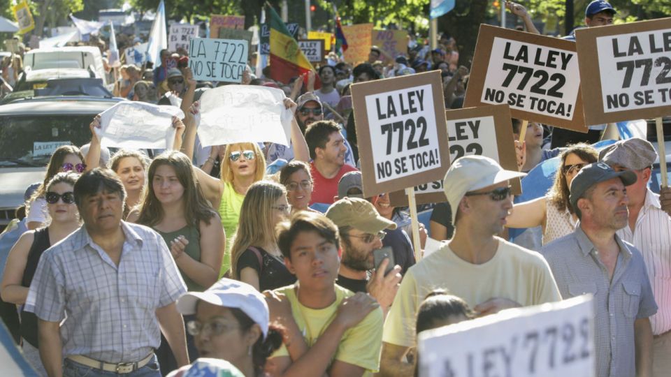 La población marcó contra la norma que permitía el uso de cianuro en la minería.