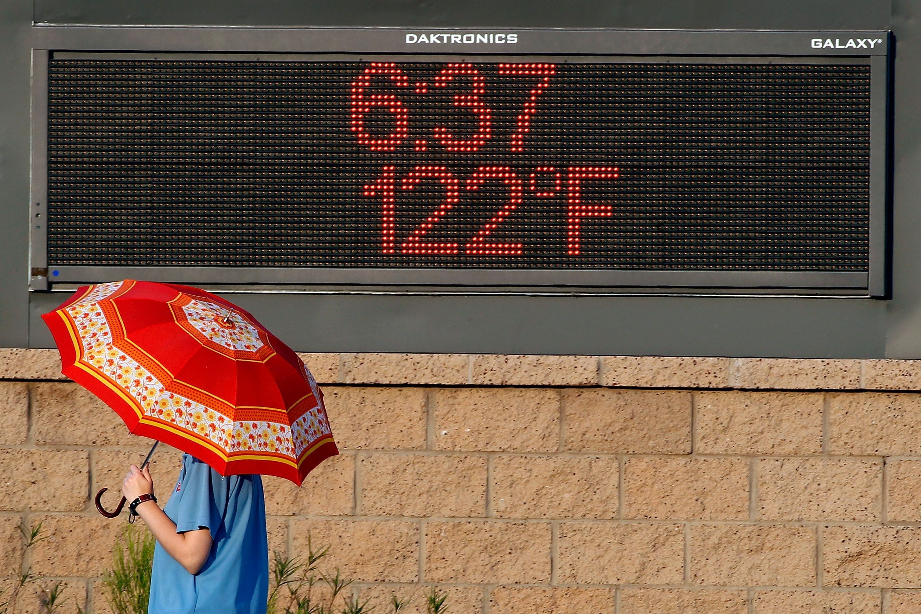 Phoenix Boils In Near-Record Heat Wave