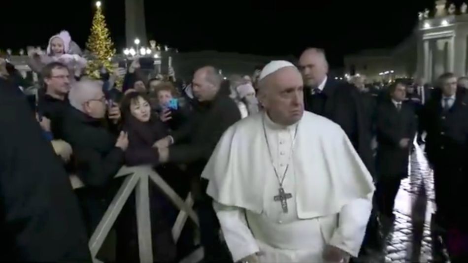 Papa Francisco se enoja con una peregrina