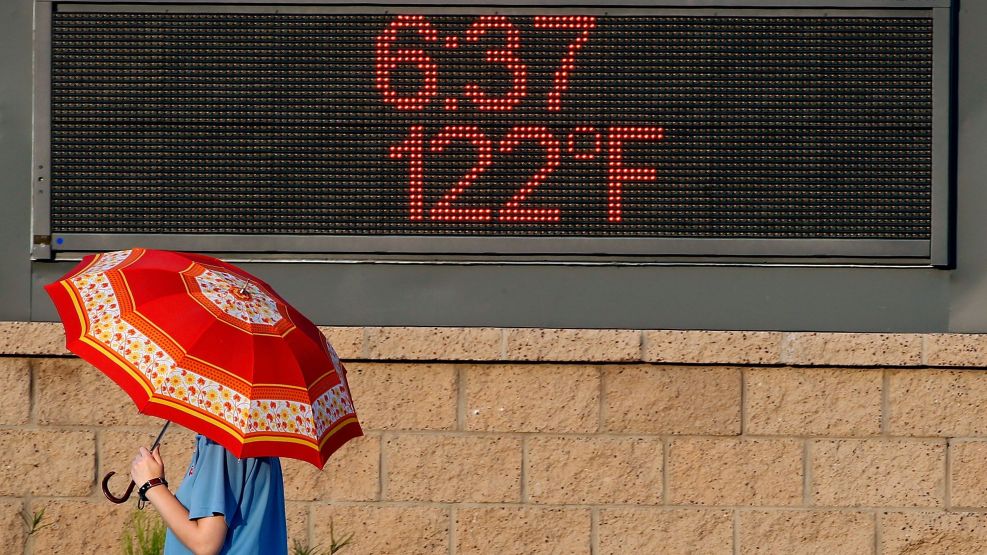 Phoenix Boils In Near-Record Heat Wave