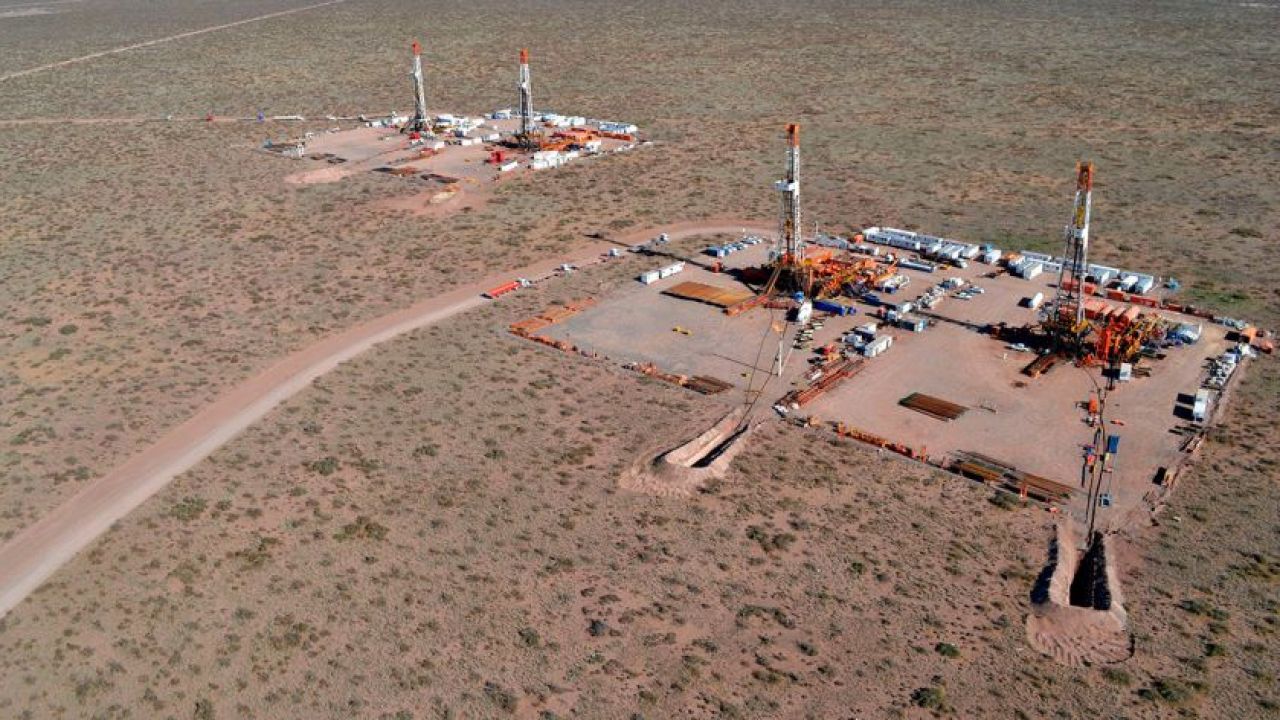 El desplome del petróleo y la crisis financiera mundial ponen en riesgo a Vaca  Muerta | Perfil