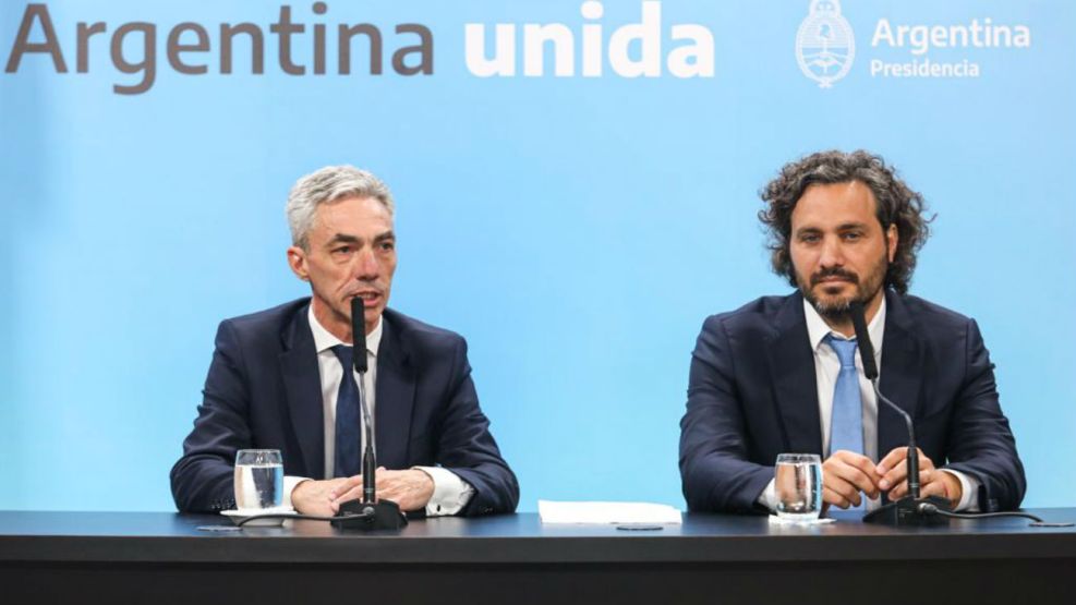 El jefe de Gabinete, Santiago Cafiero, y el ministro de Transporte, Mario Meoni, en conferencia de prensa.