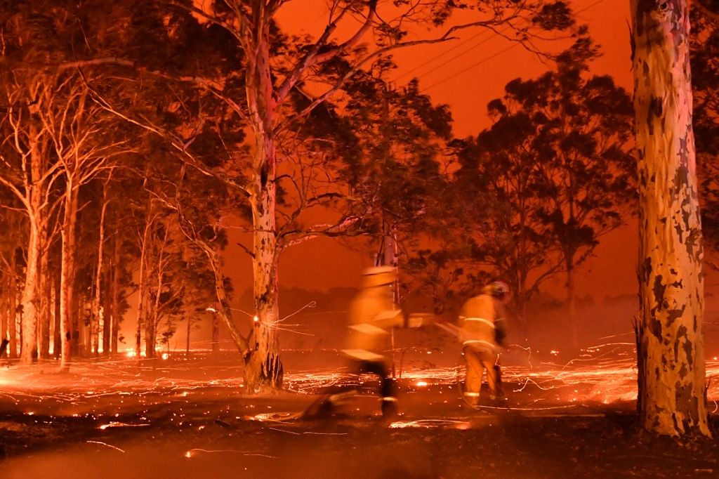 Al menos 20 personas murieron, decenas están desaparecidas y más de 1.300 casas quedaron reducidas a cenizas desde el comienzo de la temporada de incendios en septiembre. Hasta ahora, ardió una superficie equivalente al doble de Bélgica.