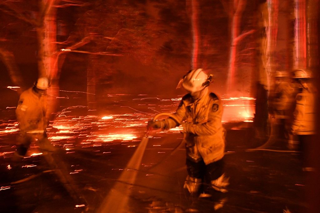 Al menos 20 personas murieron, decenas están desaparecidas y más de 1.300 casas quedaron reducidas a cenizas desde el comienzo de la temporada de incendios en septiembre. Hasta ahora, ardió una superficie equivalente al doble de Bélgica.