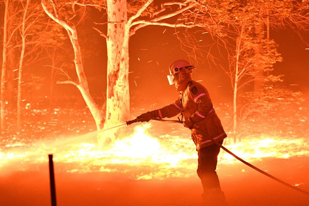 Al menos 20 personas murieron, decenas están desaparecidas y más de 1.300 casas quedaron reducidas a cenizas desde el comienzo de la temporada de incendios en septiembre. Hasta ahora, ardió una superficie equivalente al doble de Bélgica.