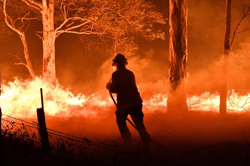 Al menos 20 personas murieron, decenas están desaparecidas y más de 1.300 casas quedaron reducidas a cenizas desde el comienzo de la temporada de incendios en septiembre. Hasta ahora, ardió una superficie equivalente al doble de Bélgica.