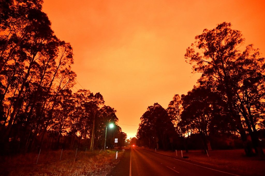 Al menos 20 personas murieron, decenas están desaparecidas y más de 1.300 casas quedaron reducidas a cenizas desde el comienzo de la temporada de incendios en septiembre. Hasta ahora, ardió una superficie equivalente al doble de Bélgica.