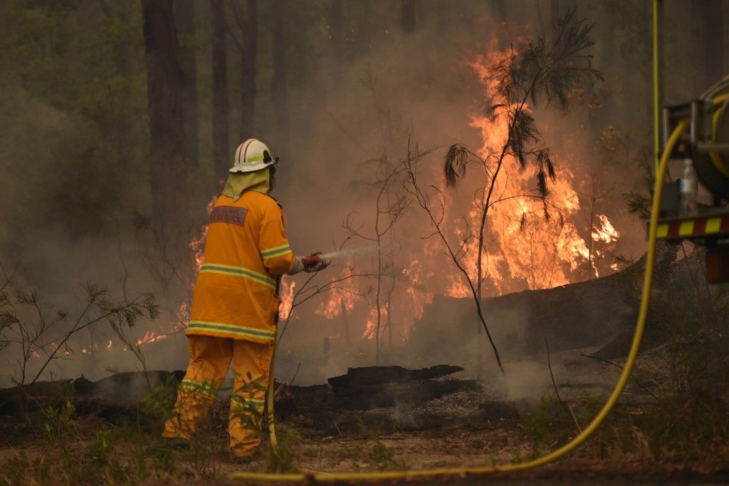 Al menos 20 personas murieron, decenas están desaparecidas y más de 1.300 casas quedaron reducidas a cenizas desde el comienzo de la temporada de incendios en septiembre. Hasta ahora, ardió una superficie equivalente al doble de Bélgica.