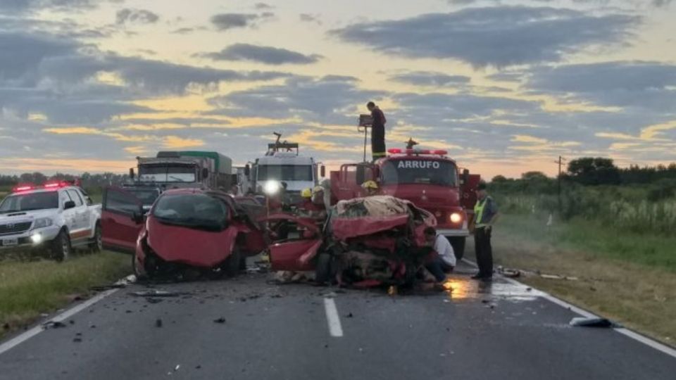 Así quedaron los automóviles tras el impacto frontal