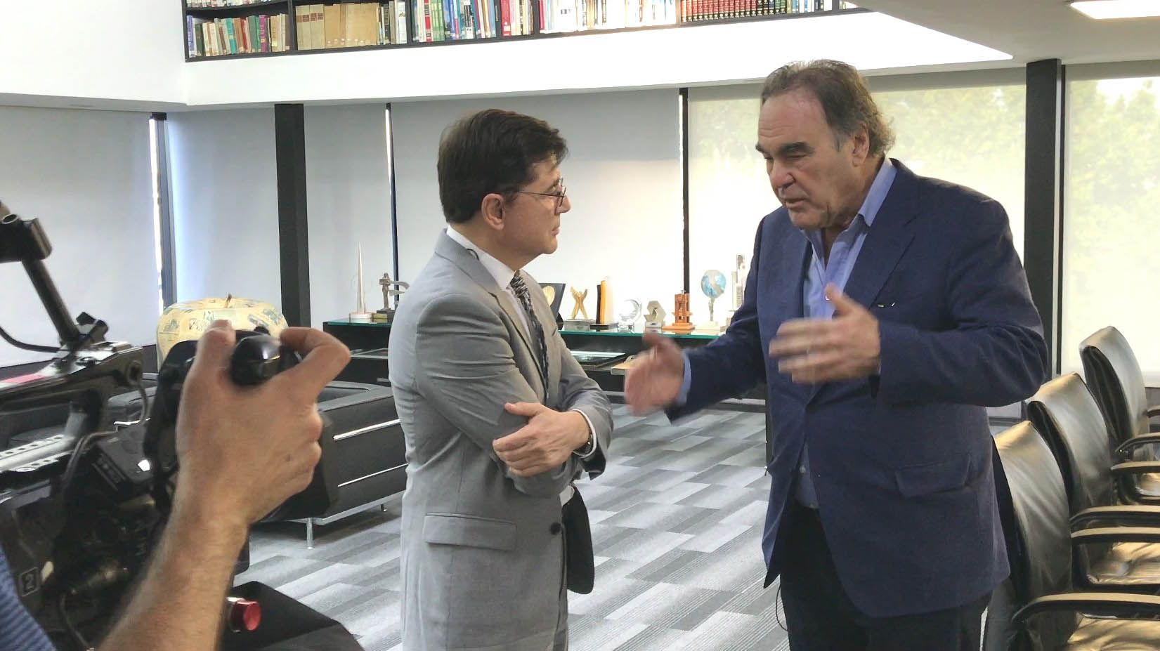 Oliver Stone entrevistó a Jorge Fontevecchia