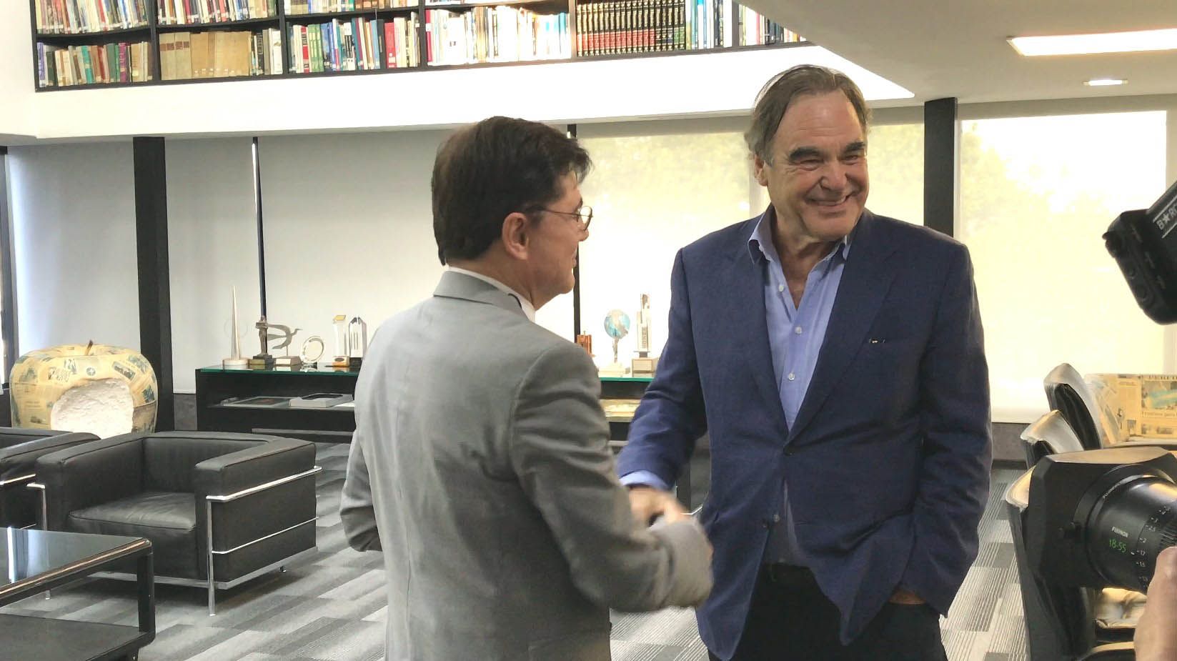 Oliver Stone entrevistó a Jorge Fontevecchia