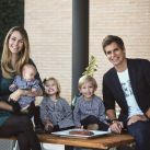 Carlos Baute celebró los 5 meses de su hija Alisse con su familia vestida en composé