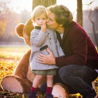 Carlos Baute celebró los 5 meses de su hija Alisse con su familia vestida en composé