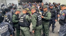 Asamblea de Venezuela con custodia policial