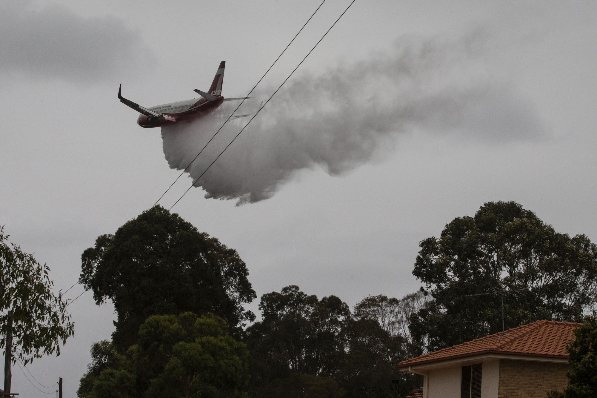 Western Sydney bushfire forces m5 closure