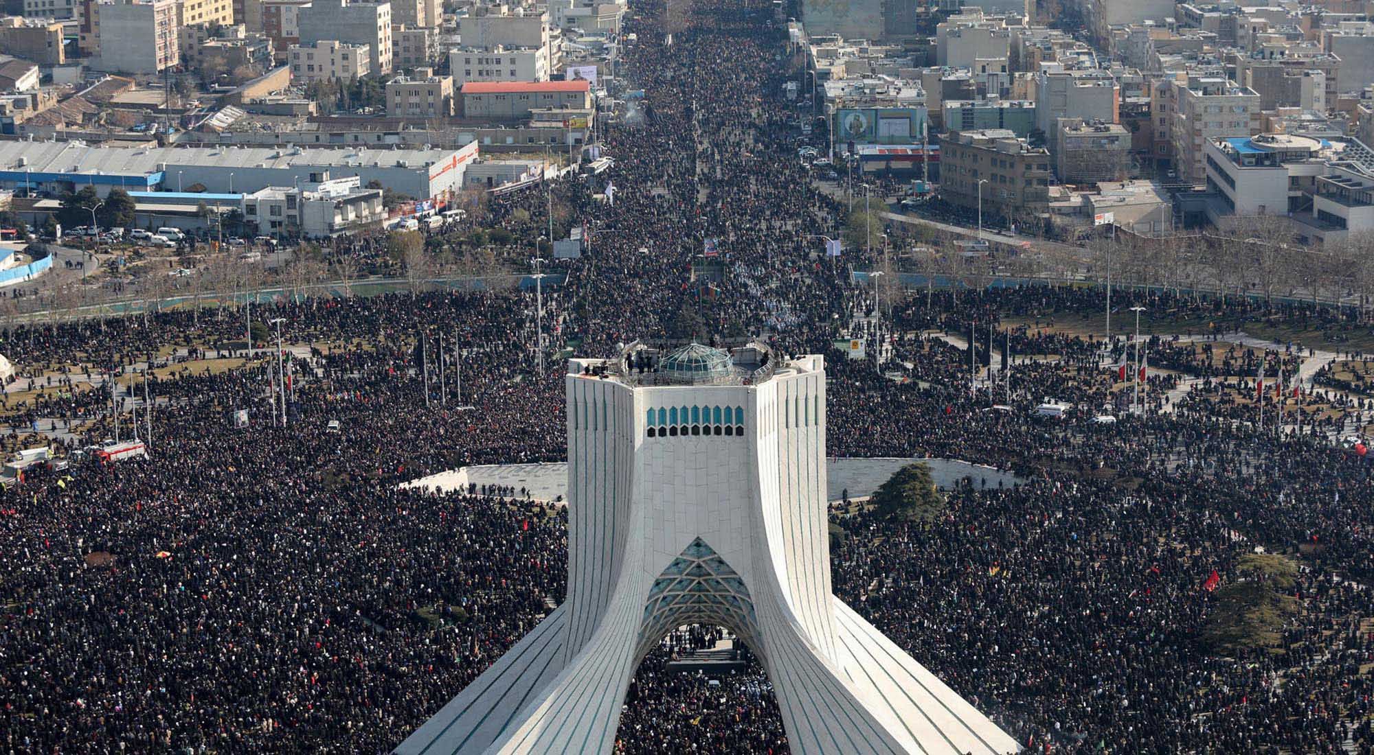 Teheran desbordado durante el funeral de Soleimani