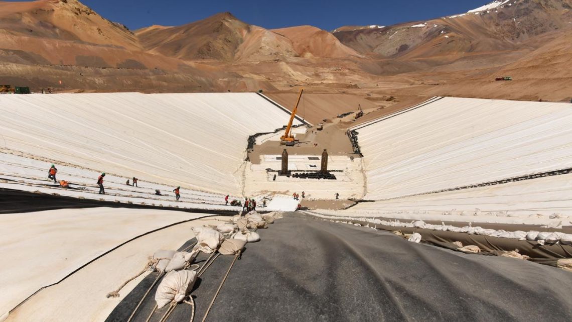Servicios Industriales, la empresa que fundó y que se especializa en la construcción metálica, montajes e instalaciones mecanizadas, hoy en día se convirtió en una de las principales contratistas de Mina Veladero. | Foto:Barrick Gold