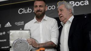 Veteran former Italy international Daniele De Rossi (left) receives a plate from Boca Juniors President Jorge Ameal, during a press conference in Buenos Aires, Argentina, on December 6, 2020. 